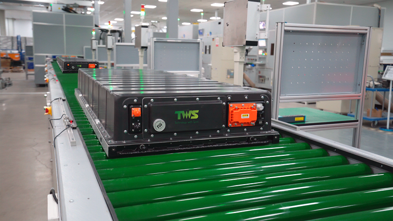 The first batch of 104S ESS battery PACKs from TWS officially rolled off the production line